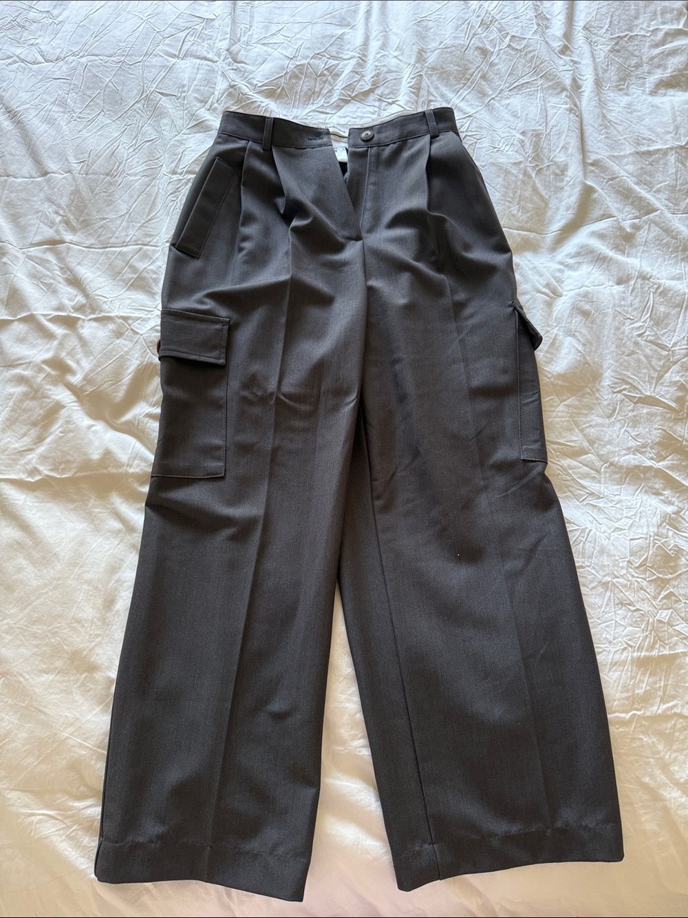 The Frankie Shop Wide-Leg Cargo Pants — Black